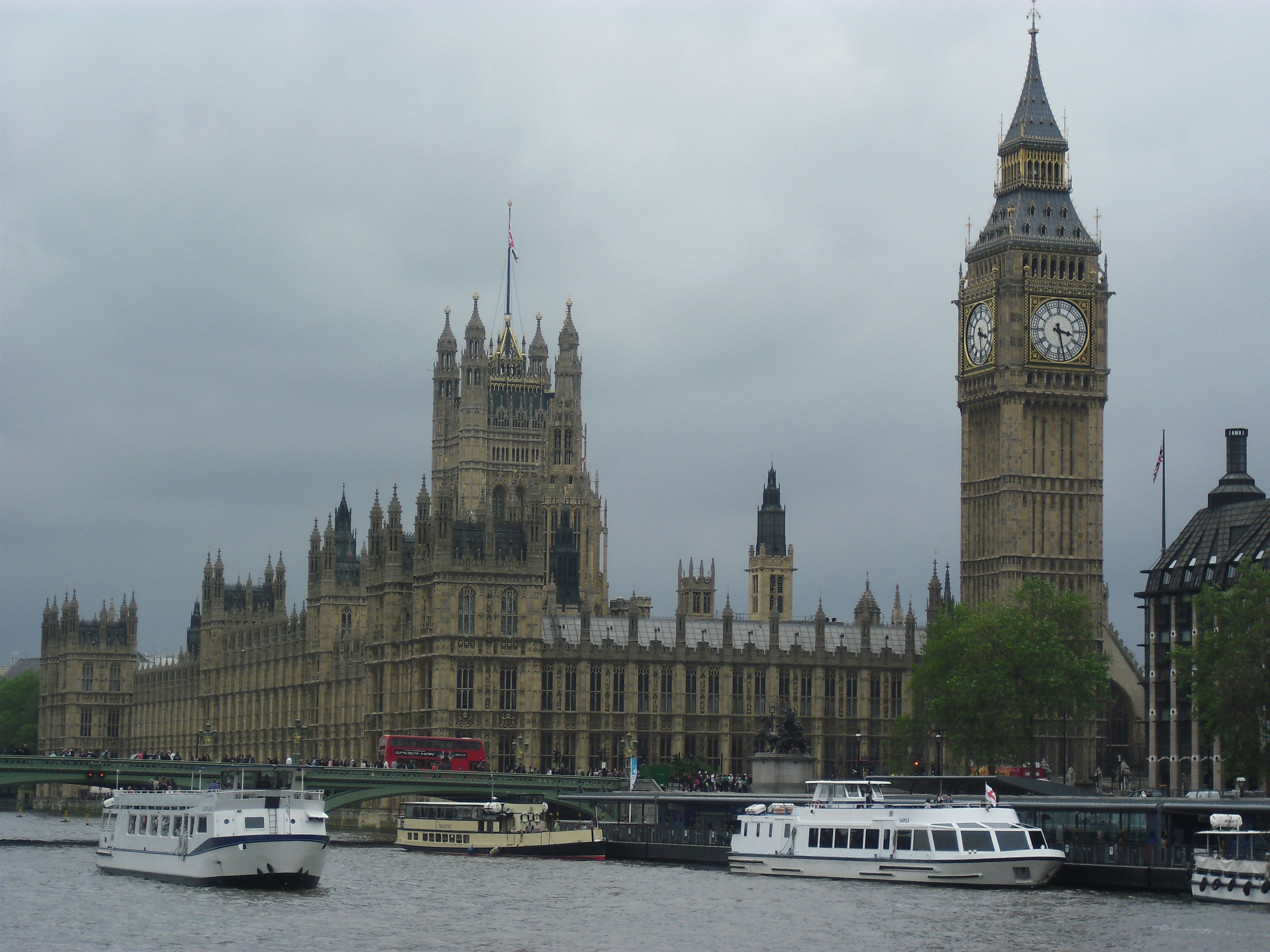 BoatrideontheThames.jpg