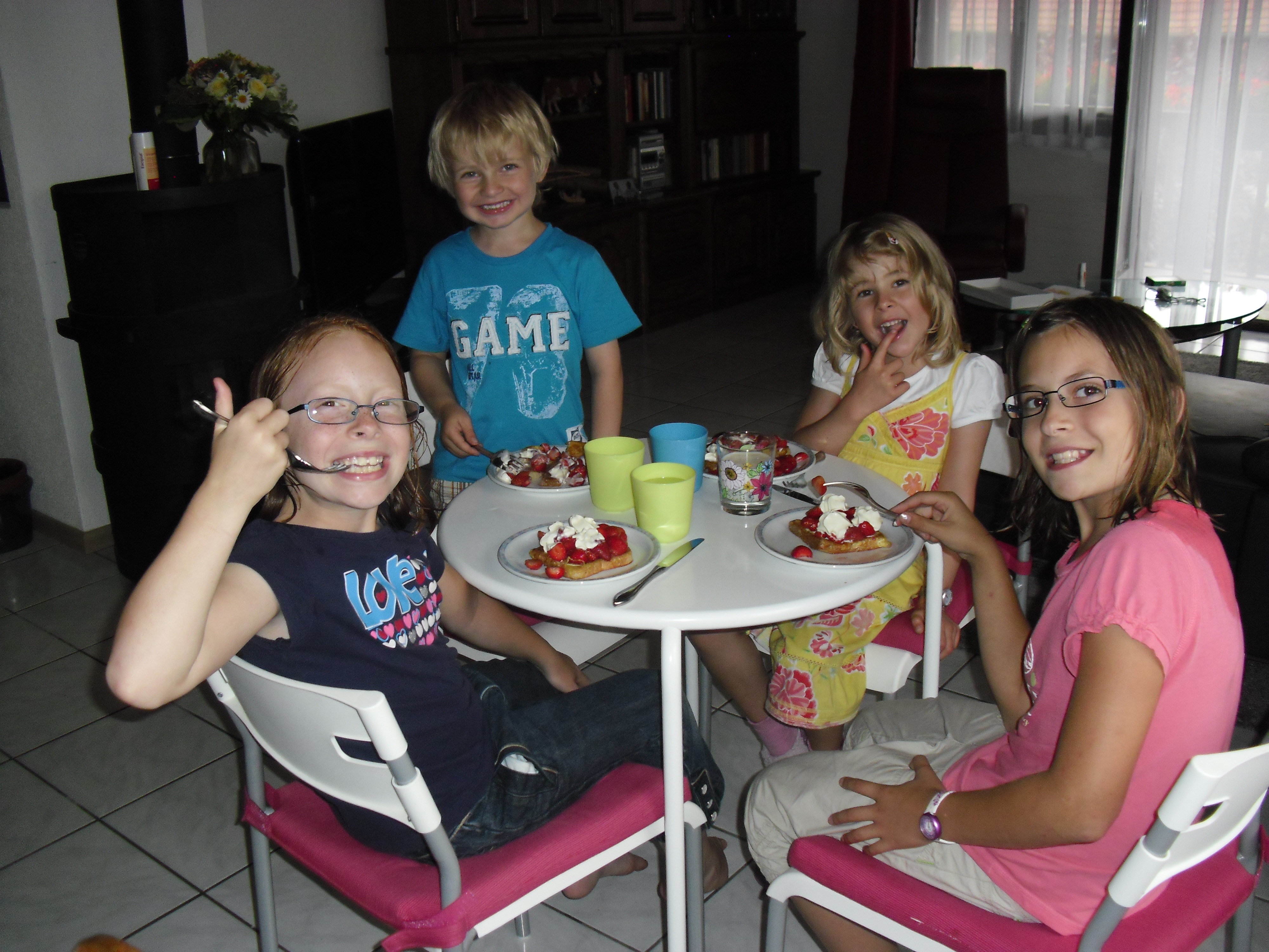 Kidtable.jpg