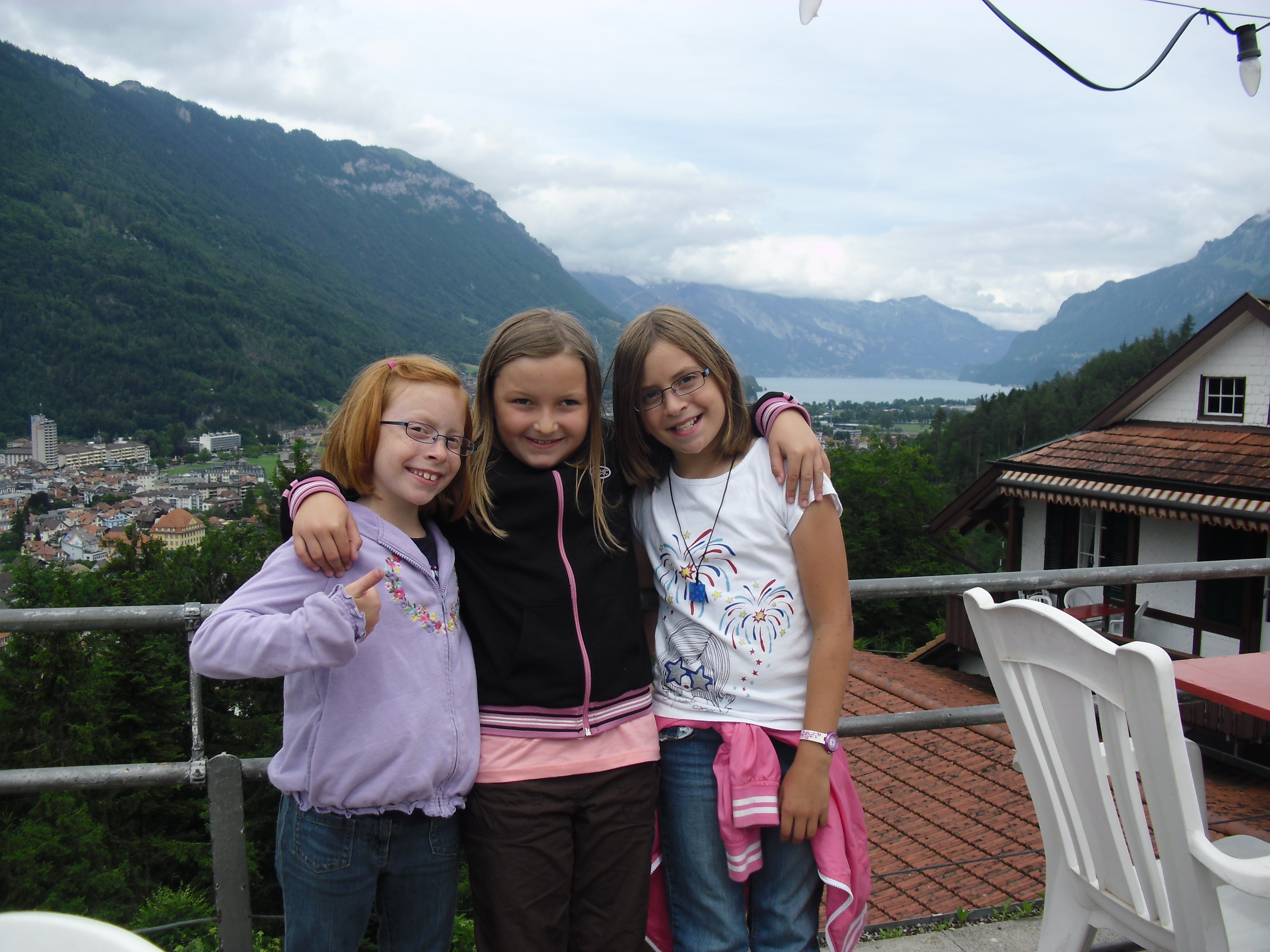 Prettygirlsandview.jpg