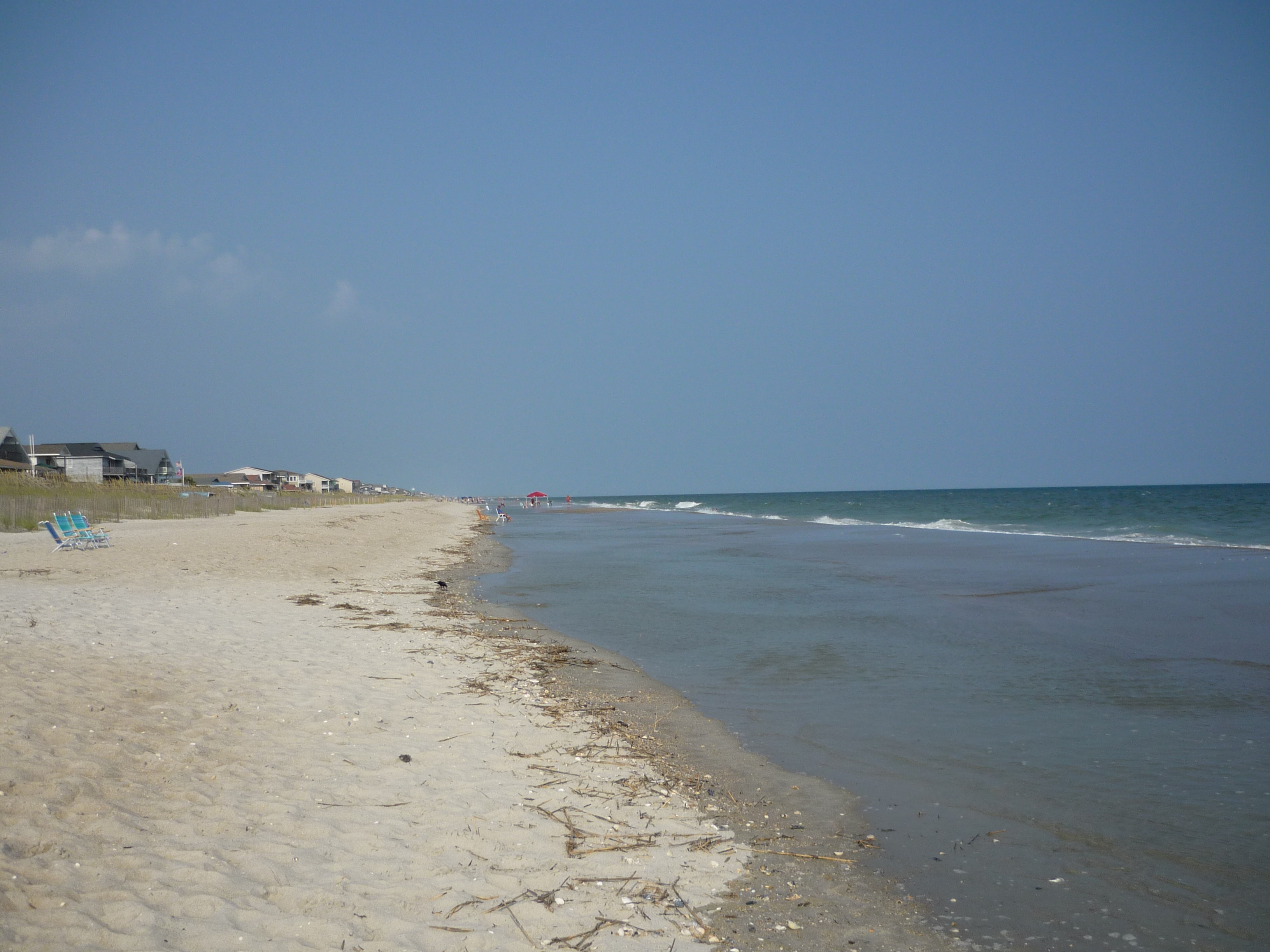 CrowdedHoldenBeach.jpg