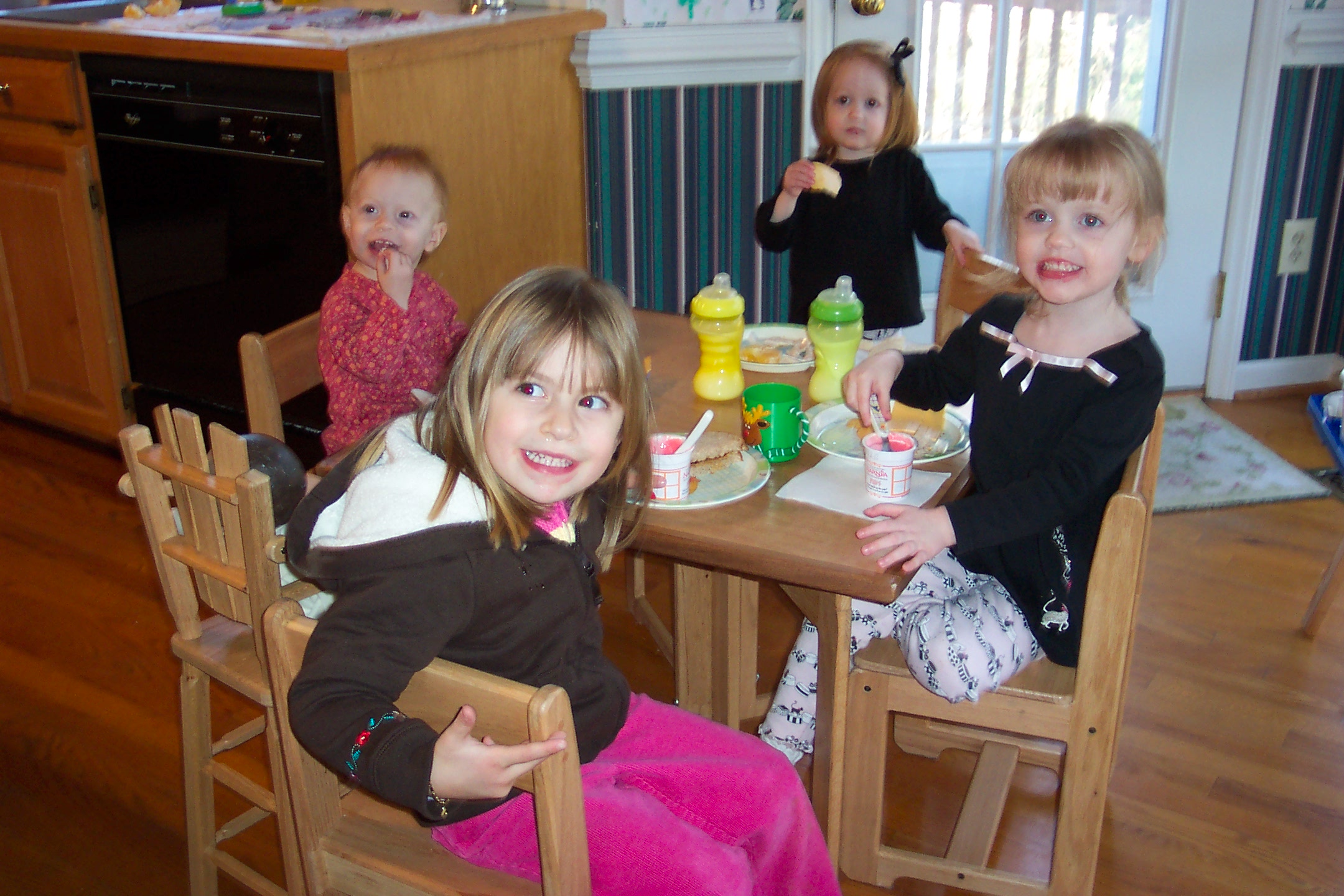 Eatingwiththebiggirls.jpg