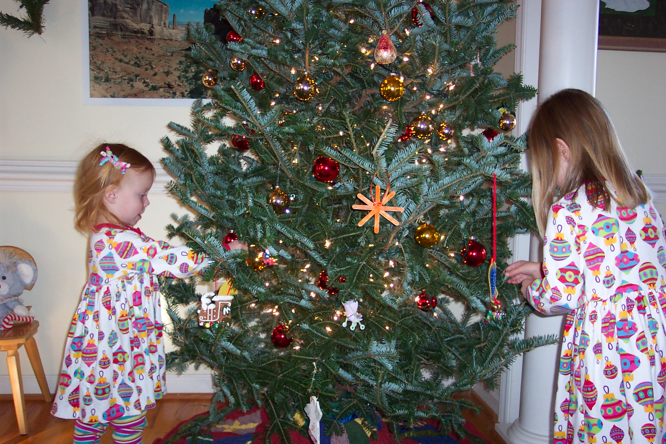 Decoratingourtree.jpg